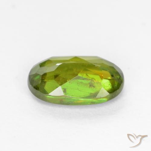 Sphène Forêt verte naturelle ovale, 0.65 ct, VS-SI