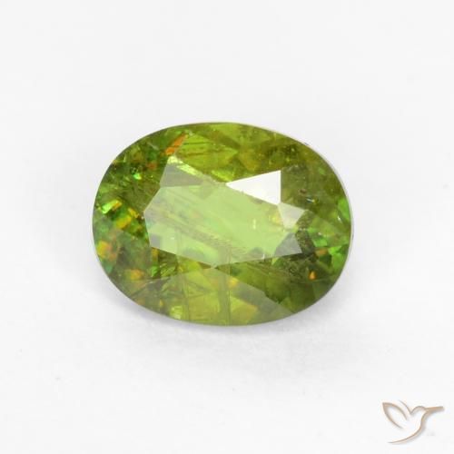Sphène Forêt verte naturelle ovale, 0.66 ct, SI