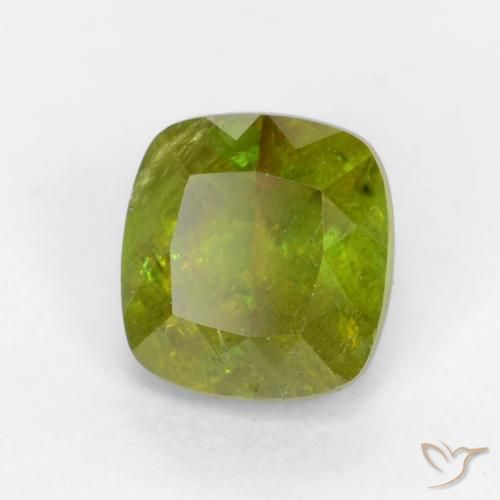 Sphène Vert chaud et terreux naturelle Coussin, 0.68 ct, SI