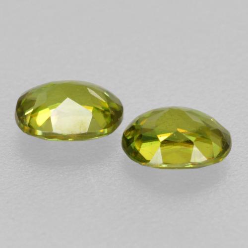 Achetez naturel 0.40ct Vert moyen Sphène gems, Coupe ovale, En provenance Sri Lanka chez GemSelect. En stock, livraison internationale!