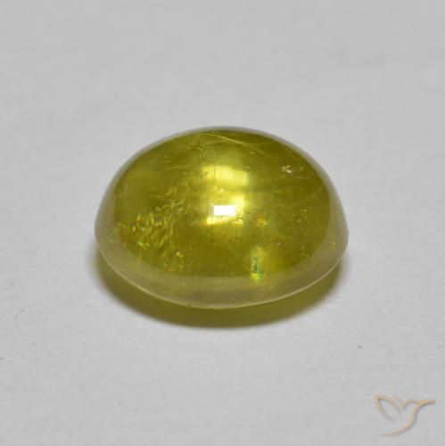 Sphène Vert chaud et terreux naturelle ovale, 2.52 ct, Transparent