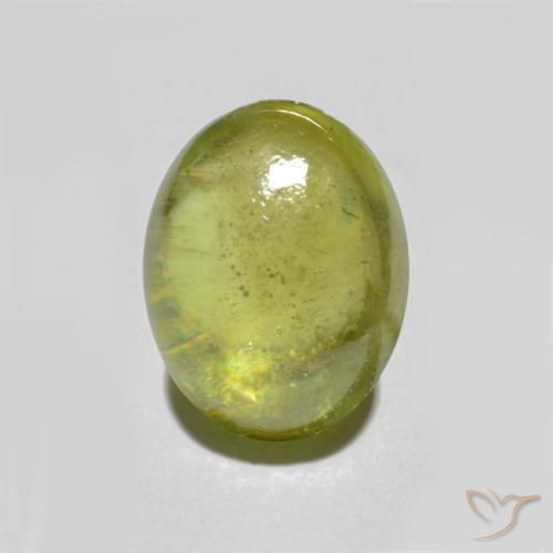 Sphène Vert terreux léger naturelle ovale, 2.07 ct, Translucide