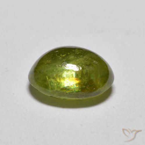 Sphène Vert terreux léger naturelle ovale, 2.07 ct, Translucide