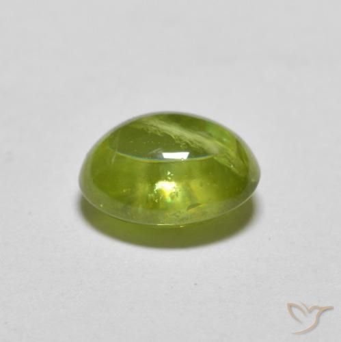 Sphène vert naturelle coupe ovale, 1,59 ct, translucide