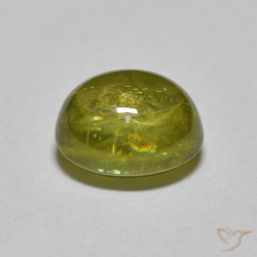 Sphène Vert forêt chaud naturelle ovale, 2.23 ct, Translucide