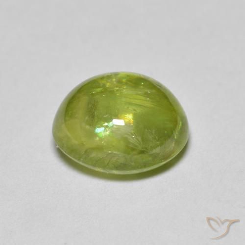 Sphène Olive verte naturelle ovale, 2.31 ct, Transparent