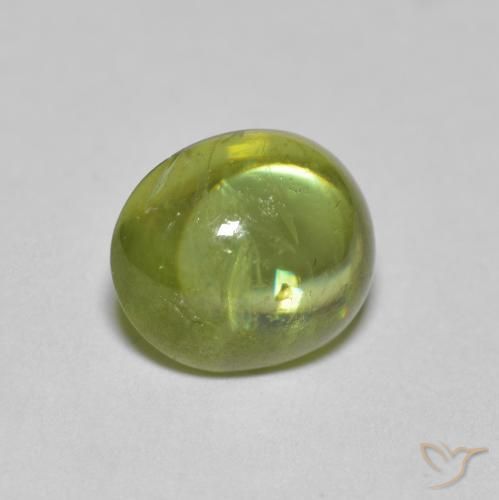 Sphène Olive verte naturelle ovale, 1.86 ct, Transparent