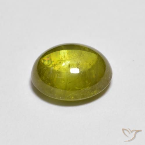 Sphène Vert forêt chaud naturelle ovale, 1.98 ct, Transparent