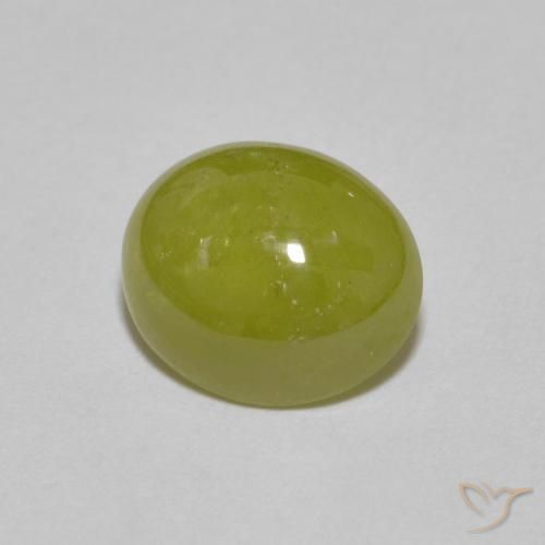 Sphène Vert forêt chaud naturelle ovale, 2.57 ct, Translucide