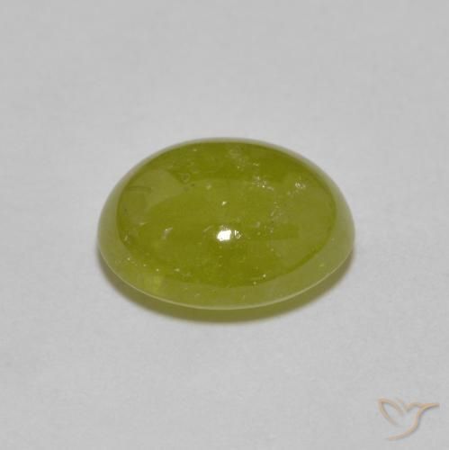 Sphène Vert forêt chaud naturelle ovale, 2.57 ct, Translucide