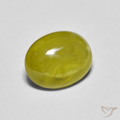 Sphène Vert forêt chaud naturelle ovale, 2.34 ct, Transparent