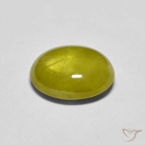 Sphène Vert forêt chaud naturelle ovale, 2.34 ct, Transparent