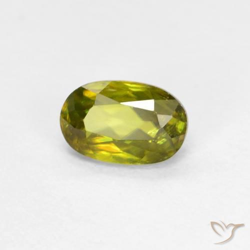 Sphène Vert forêt chaud naturelle ovale, 0.56 ct, VS