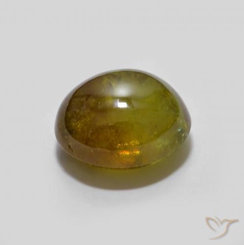 Sphène Vert chaud naturelle ovale, 2.57 ct, Translucide