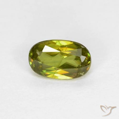Sphène Vert chaud et terreux naturelle ovale, 0.50 ct, VS