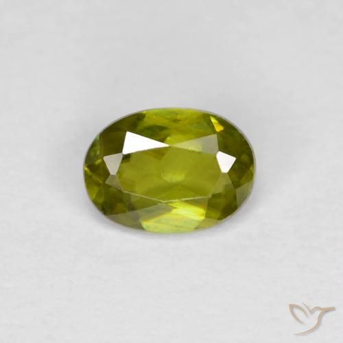 Sphène Vert chaud et terreux naturelle ovale, 0.40 ct, VS