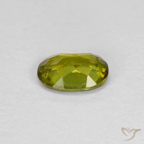 Sphène Vert chaud et terreux naturelle ovale, 0.40 ct, VS