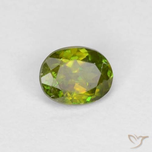 Sphène Medium Dark-Green naturelle ovale, 0.35 ct, VS