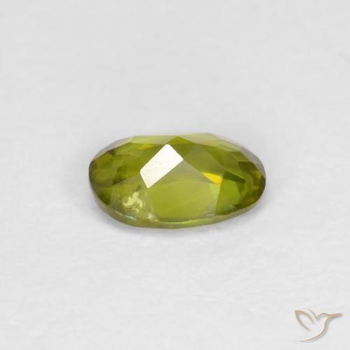 Sphène Vert forêt chaud naturelle ovale, 0.42 ct, VS