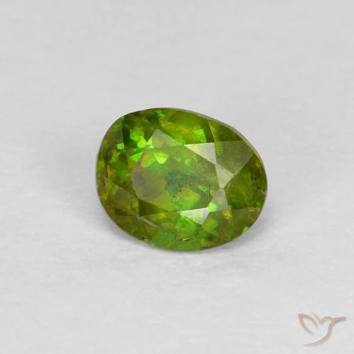 Sphène Vert éclatant naturelle ovale, 0.48 ct, VS