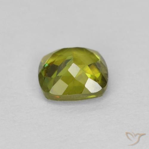Sphène Vert moyen naturelle Coussin, 0.48 ct, VVS-VS