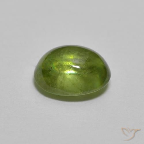 Sphène Vert vif et léger naturelle ovale, 0.86 ct, Transparent