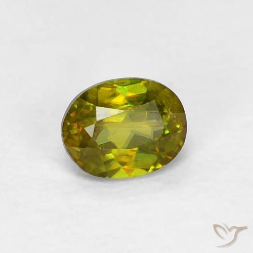 Sphène Vert moyen naturelle ovale, 0.37 ct, VVS-VS