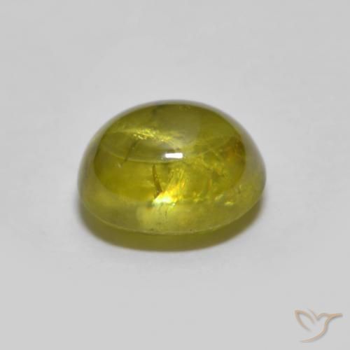Sphène Vert forêt chaud naturelle ovale, 1.33 ct, Transparent