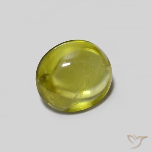Sphène Vert forêt chaud naturelle ovale, 0.96 ct, Transparent