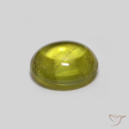 Sphène Vert forêt chaud naturelle ovale, 0.96 ct, Transparent
