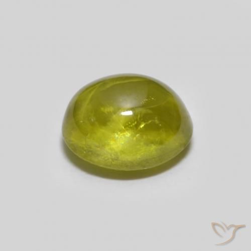 Sphène Vert forêt chaud naturelle ovale, 1.07 ct, Transparent