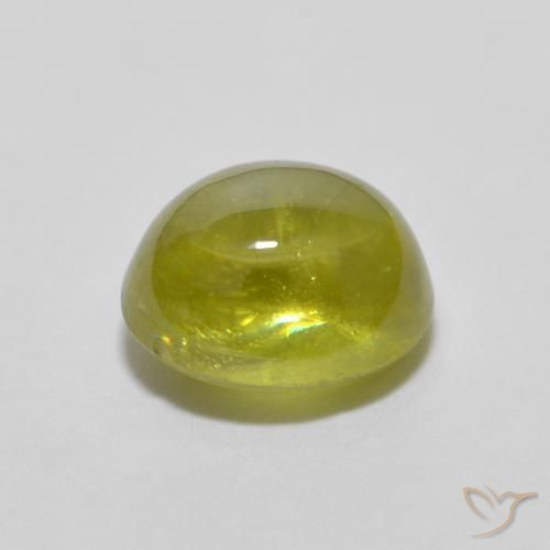 Sphène Vert forêt chaud naturelle ovale, 1.36 ct, Transparent