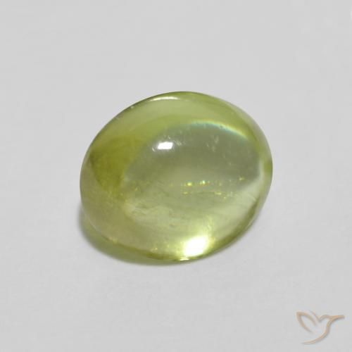 Sphène Vert forêt chaud naturelle ovale, 1.07 ct, Transparent