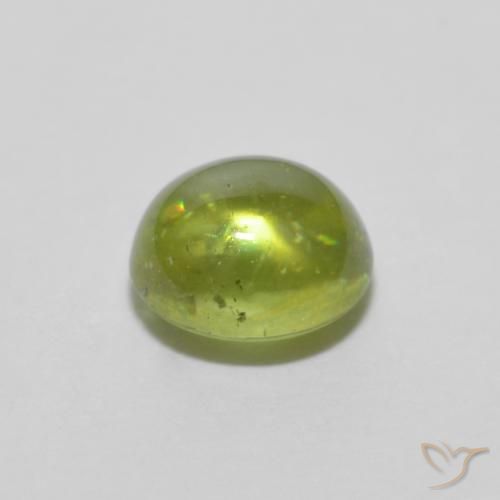 Sphène Vert jaunâtre naturelle ovale, 0.89 ct, Transparent
