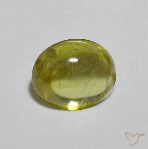 Sphène Vert forêt chaud naturelle ovale, 1.25 ct, Transparent