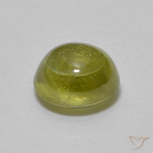 Sphène Vert clair naturelle ovale, 0.83 ct, Transparent
