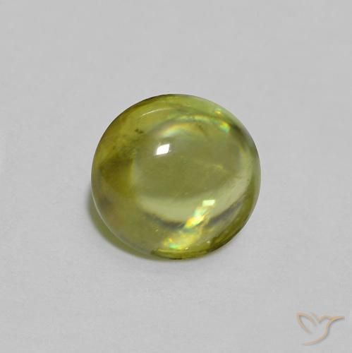 Sphène Vert forêt chaud naturelle ovale, 0.94 ct, Transparent