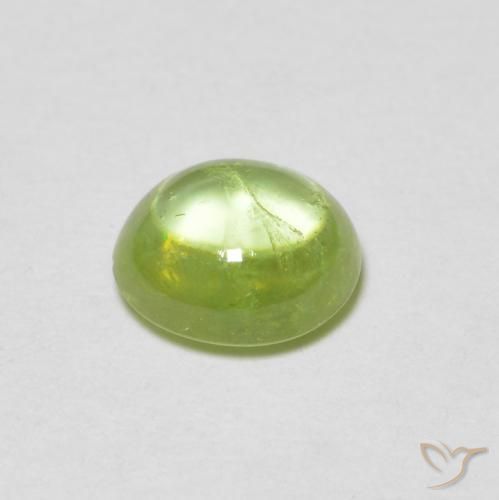Sphène Vert vif et léger naturelle ovale, 0.86 ct, Transparent