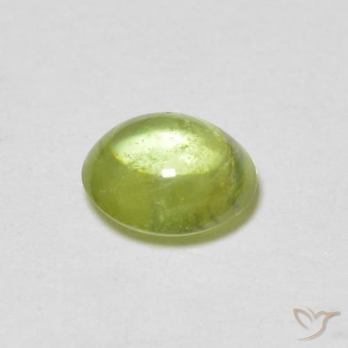 Sphène Vert vif et léger naturelle ovale, 0.78 ct, Transparent