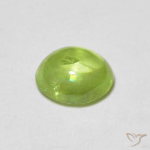 Sphène Vert vif et léger naturelle ovale, 0.89 ct, Transparent