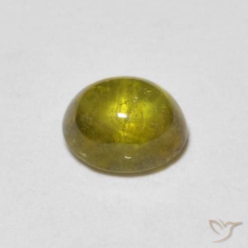 Sphène Vert chaud naturelle ovale, 0.93 ct, Transparent