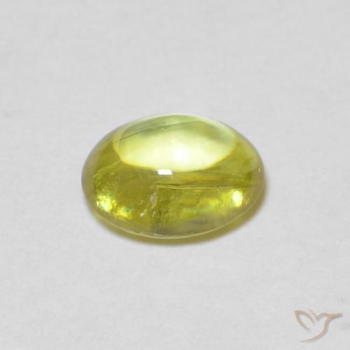Sphène Vert forêt chaud naturelle ovale, 0.75 ct, Transparent