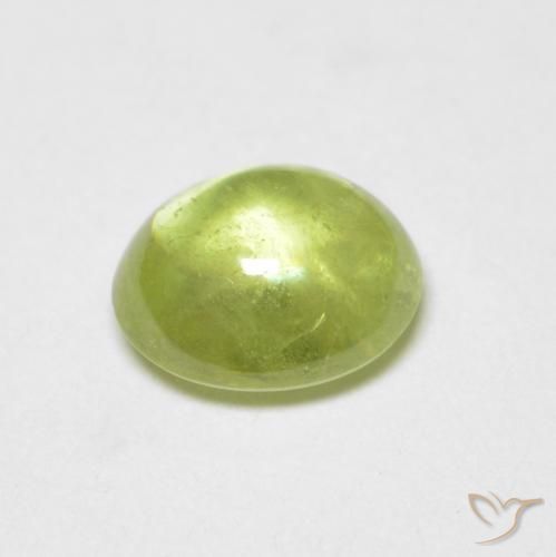 Sphène Jaune clair naturelle ovale, 0.85 ct, Transparent