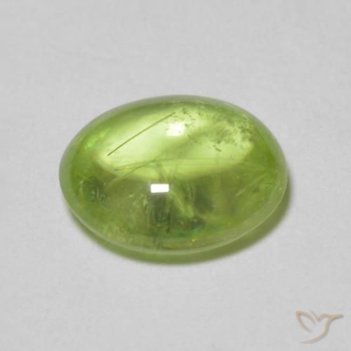 Sphène Vert vif et léger naturelle ovale, 1.34 ct, Transparent
