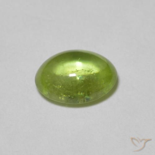 Sphène Vert clair naturelle ovale, 0.69 ct, Transparent