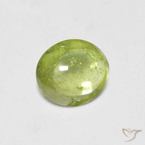 Sphène Vert clair naturelle ovale, 0.70 ct, Transparent