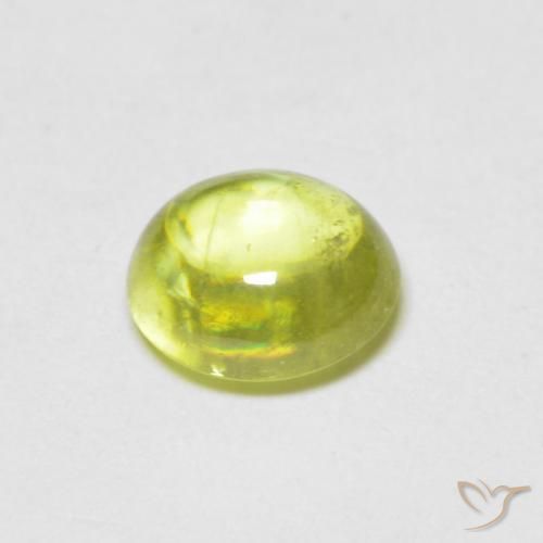 Sphène Vert jaunâtre naturelle ovale, 0.97 ct, Transparent