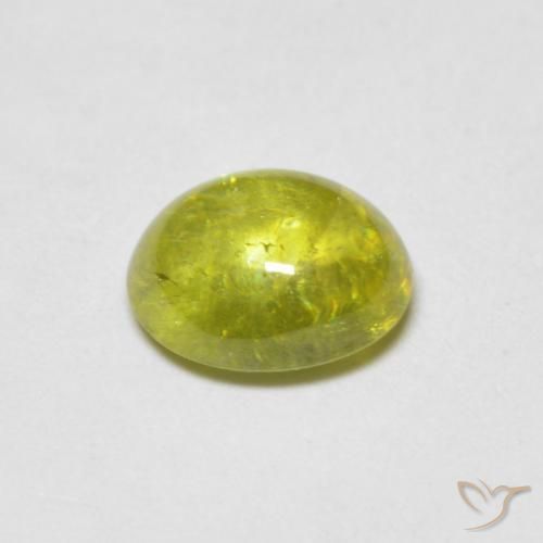 Sphène Vert chaud et terreux naturelle ovale, 0.98 ct, Transparent