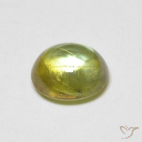 Sphène Vert chaud et terreux naturelle ovale, 0.88 ct, Transparent