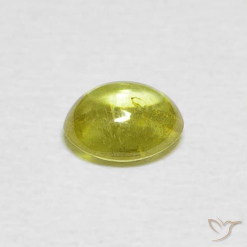 Sphène Vert forêt chaud naturelle ovale, 0.69 ct, Transparent